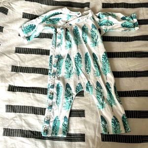 Kate Quinn 0-3 month feather snap onsie